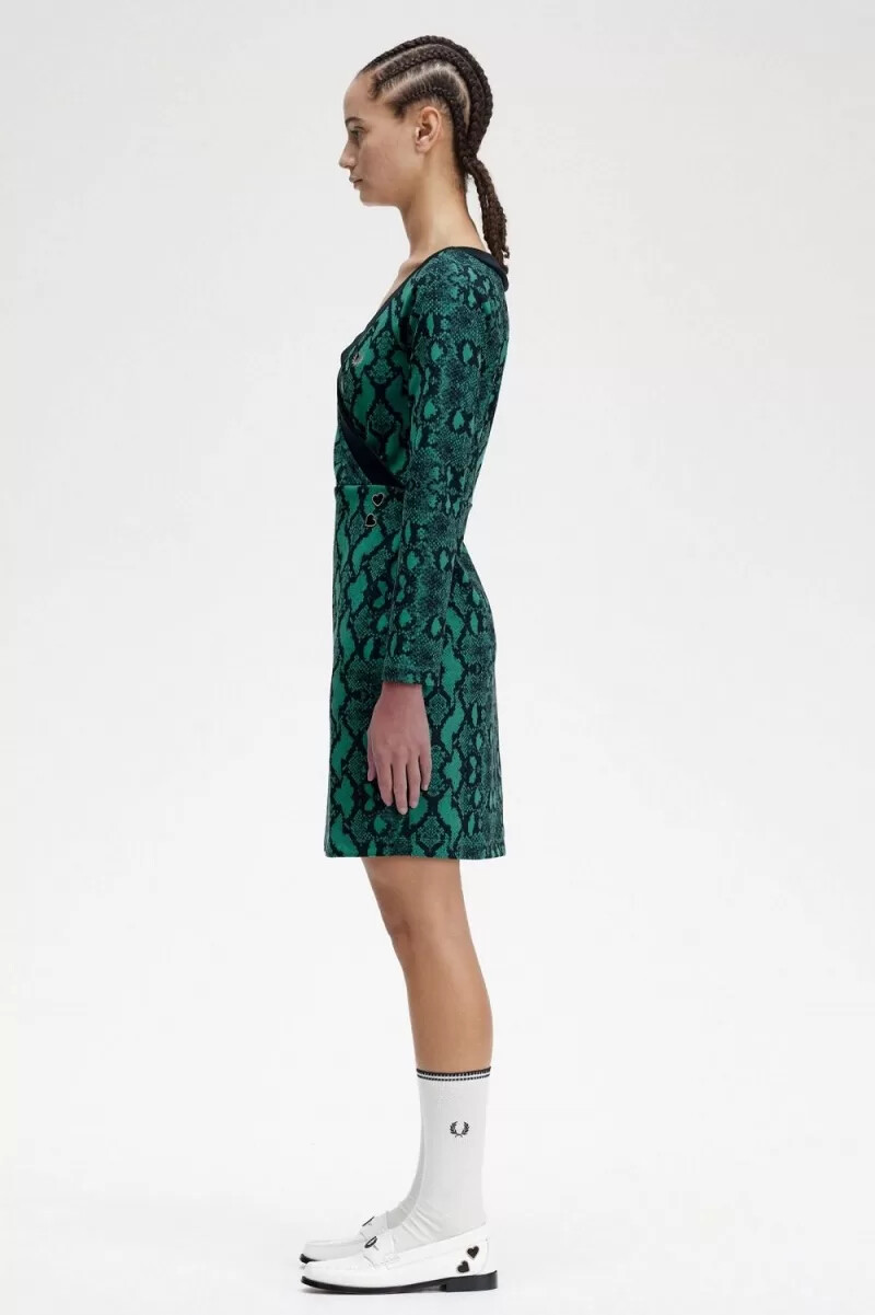 fred perry schulterfreies damenkleid mit schlangenmuster tiefes mintgrün