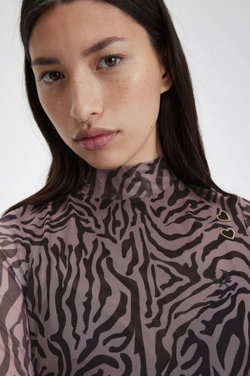 fred perry damenkleid mit zebramuster und mesh-einsätzen in altrosa