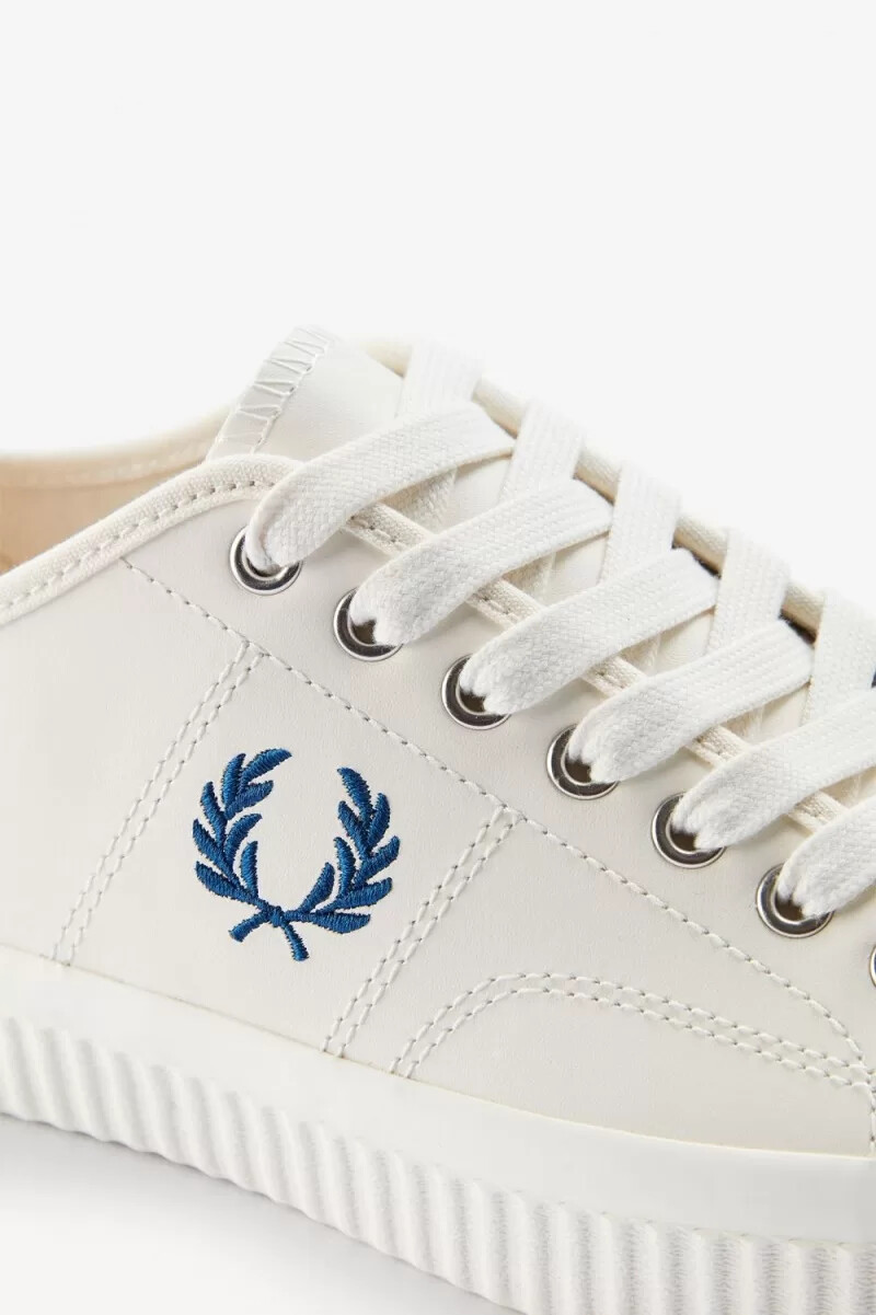 fred perry hughes low damen-sneaker hellbeige kobaltblau