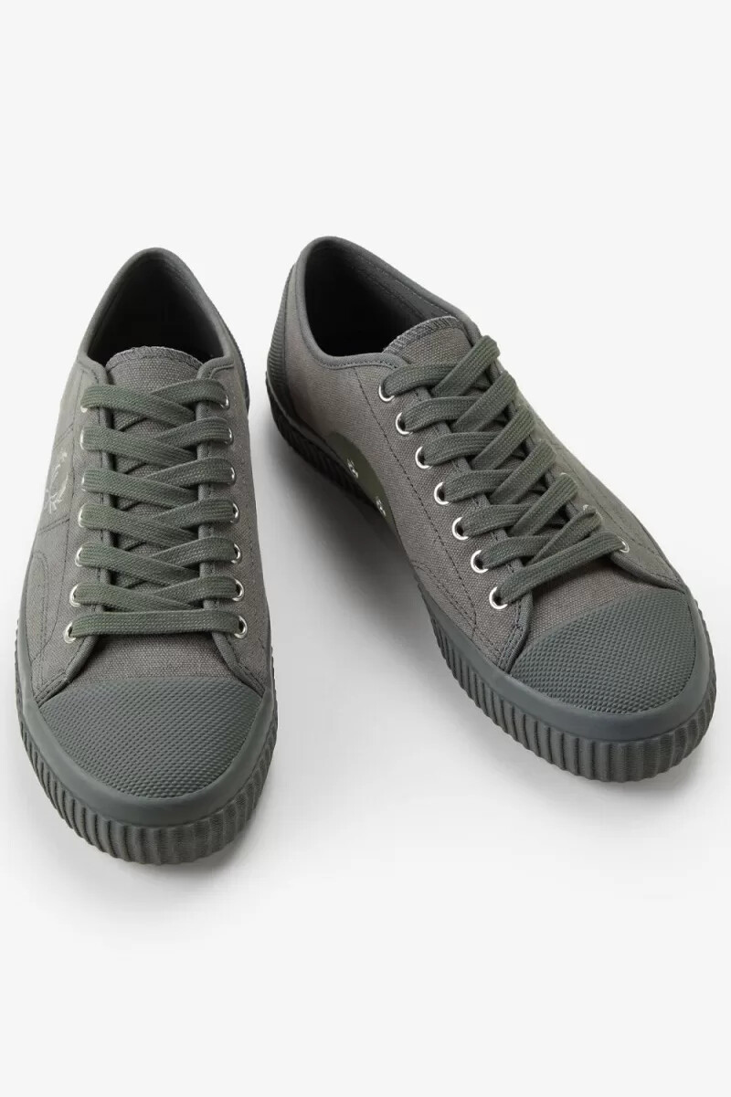 fred perry low hughes damen-turnschuhe feldgrün warmgrau