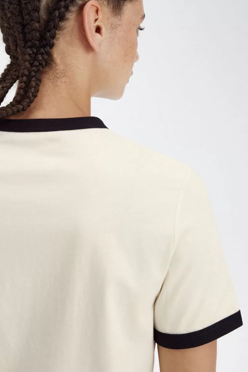 fred perry damen-t-shirt mit lorbeerkranz-motiv beflockt beige