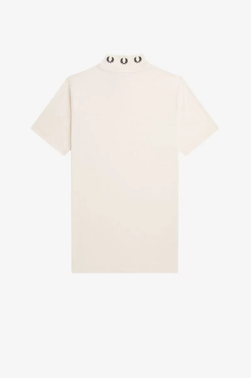 fred perry damen-t-shirt mit lorbeerkranz und hohem kragen seidig-pfirsichfarben