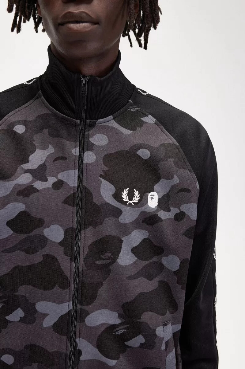 fred perry herren-trainingsjacke mit camouflage-einsatz schwarz