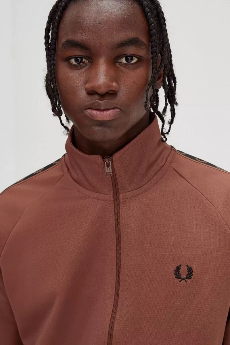 fred perry trainingsjacken für herren mit kontrastband whiskybraunschwarz