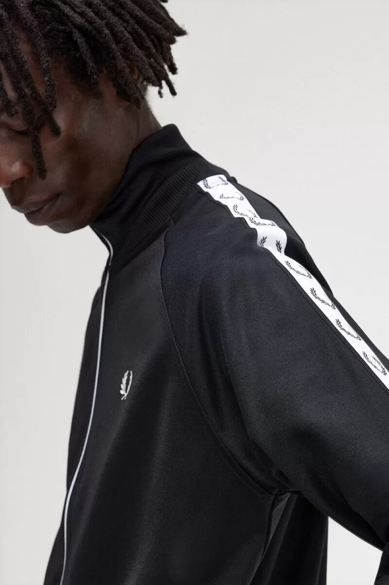 fred perry trainingsjacke für herren schwarz mit klebeband verstärkt