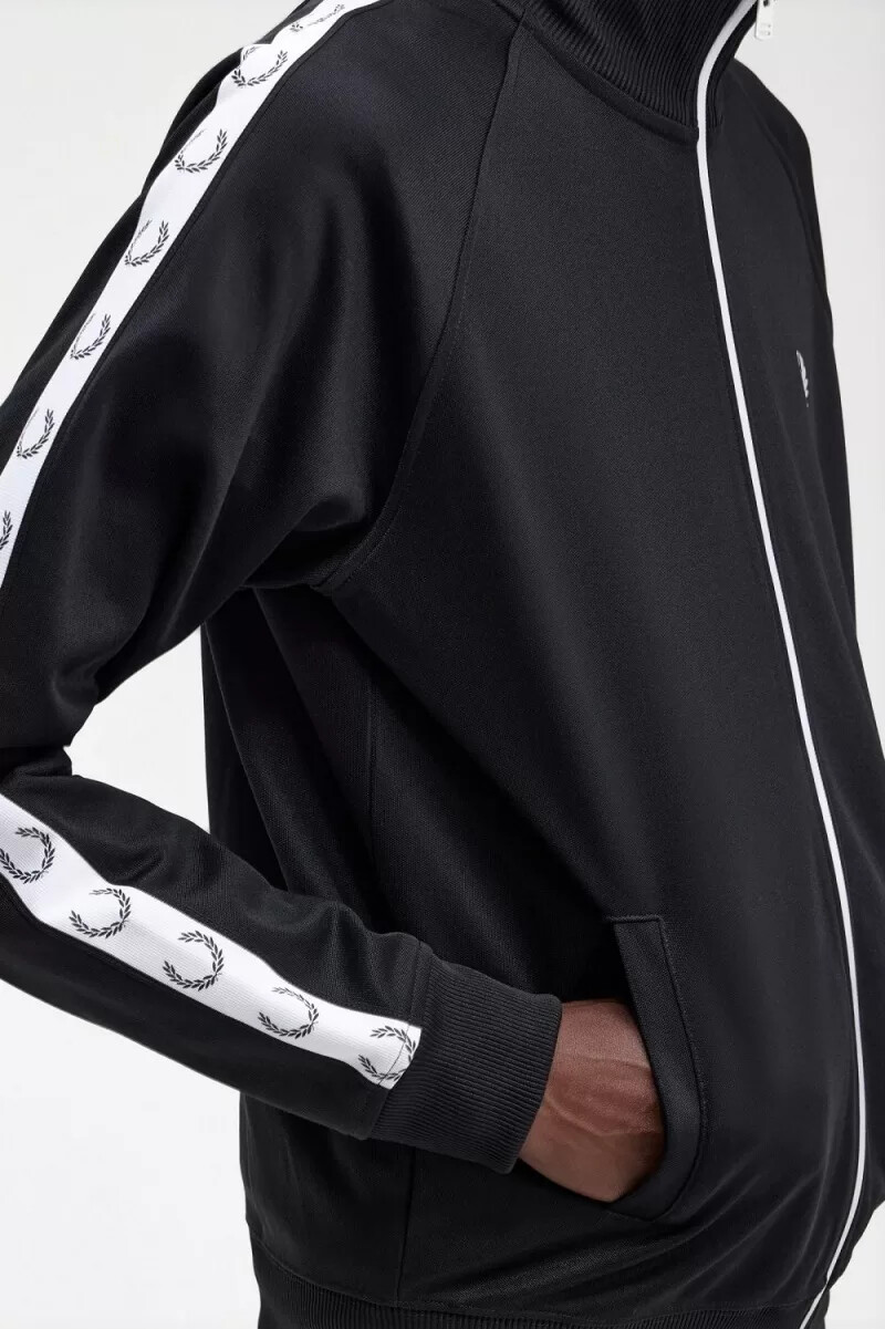 fred perry trainingsjacke für herren schwarz mit klebeband verstärkt