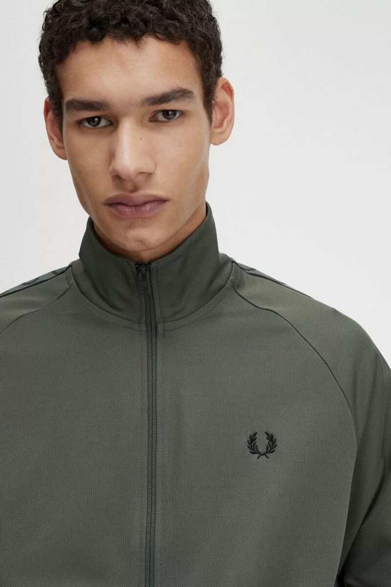 fred perry trainingsjacken für herren mit kontrastband feldgrünschwarz