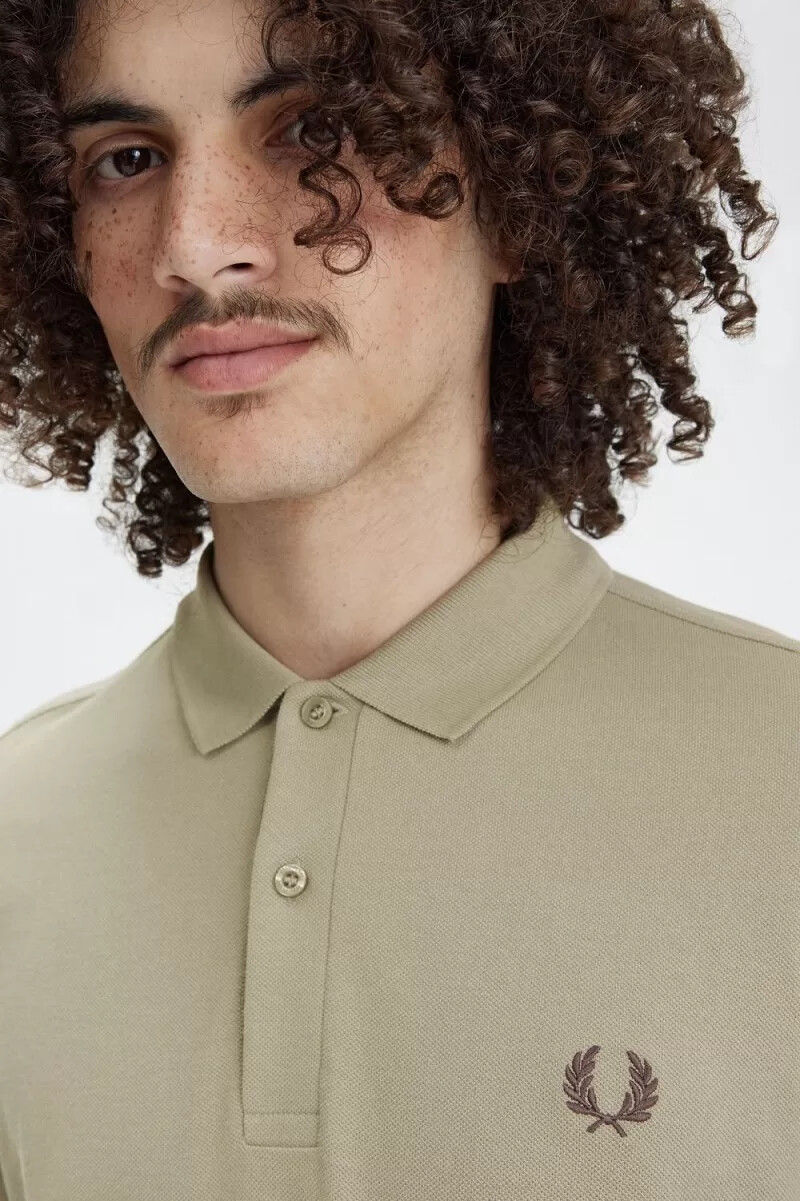 fred perry m6006 herrenhemd warmgrau dunkelrot