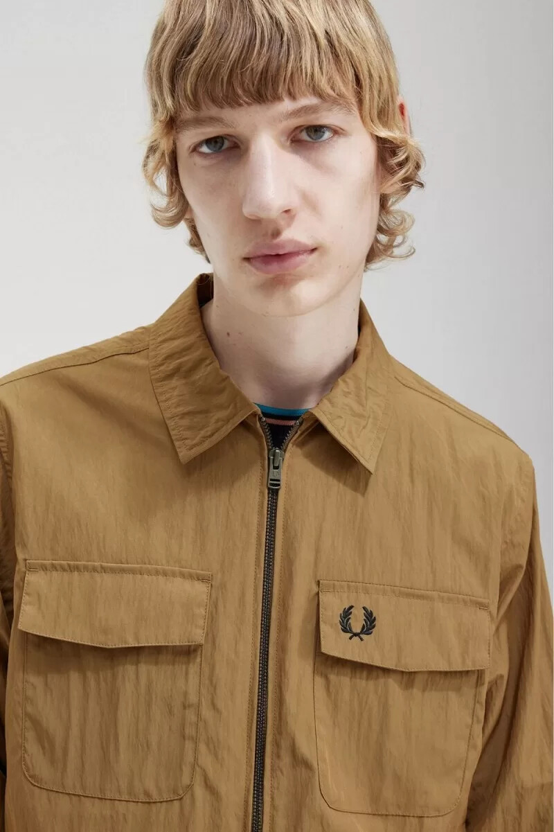 fred perry leichtes herrenhemd mit reißverschluss braun