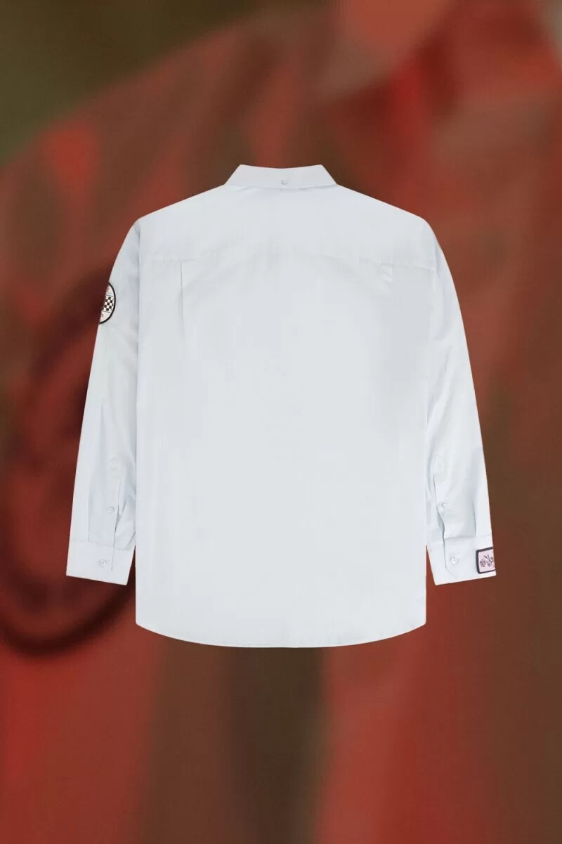 fred perry herrenhemd mit übergroßen aufnähern wolkenblau