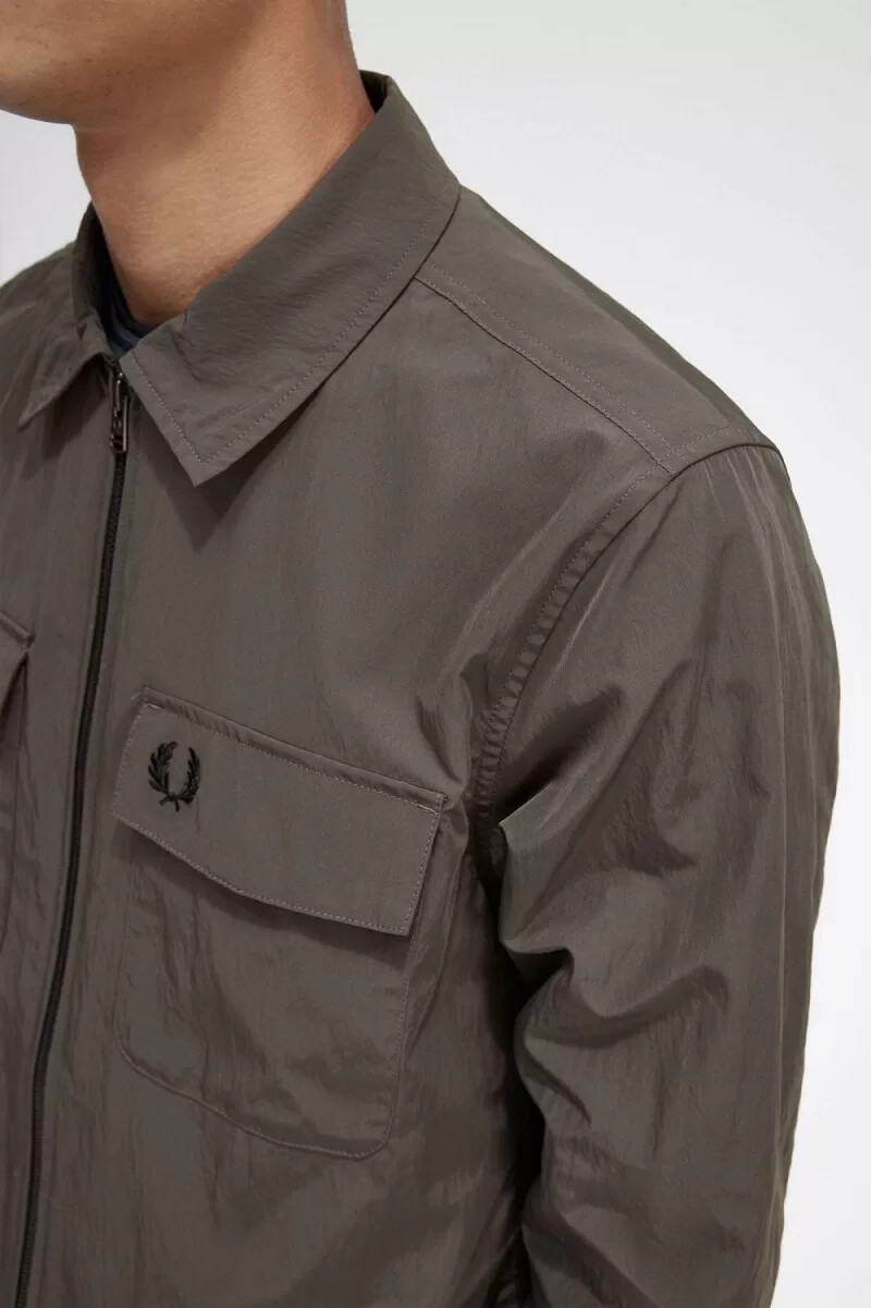 fred perry leichtes herrenhemd mit reißverschluss feldgrün