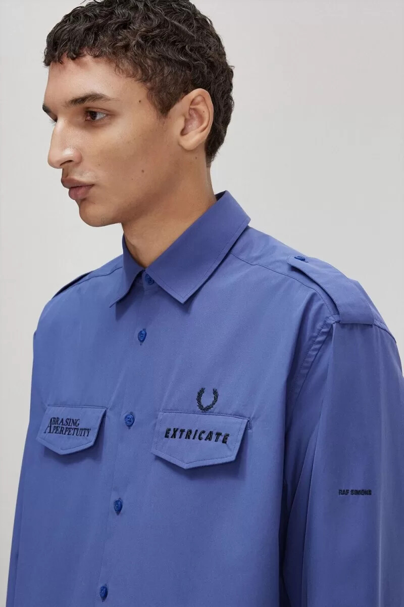 fred perry oversized utility herrenhemd königsblau