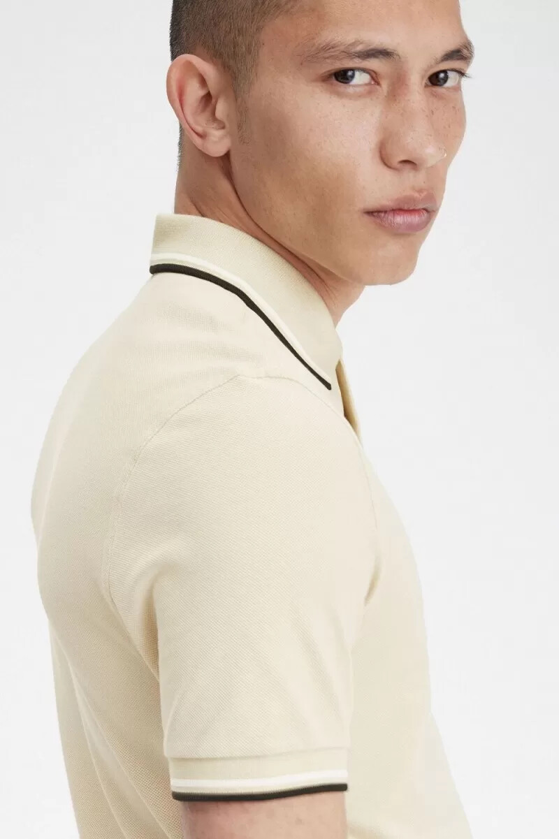 fred perry m3600 herrenhemd haferflockenbeige schwarz