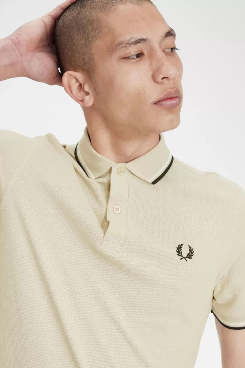 fred perry m3600 herrenhemd haferflockenbeige schwarz