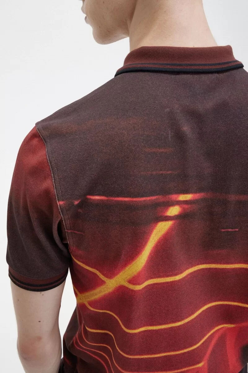 fred perry herrenhemd mit grafikprint farbe stadionrot