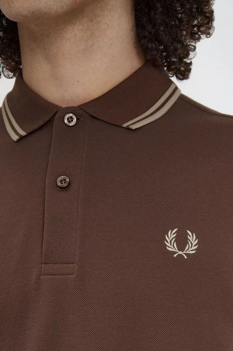 fred perry m3636 herrenhemd dunkelrot warmgrau