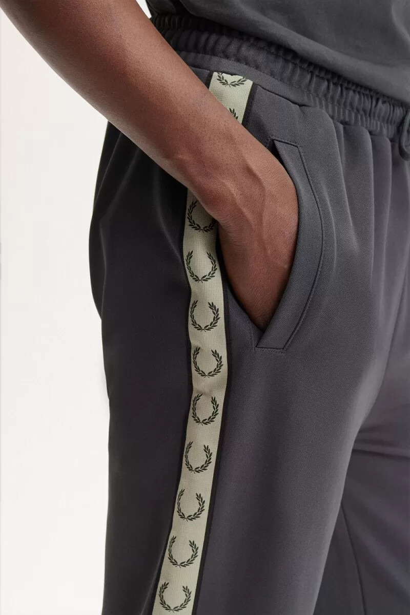 fred perry herren-trainingshose mit kontrastband anchor grey black