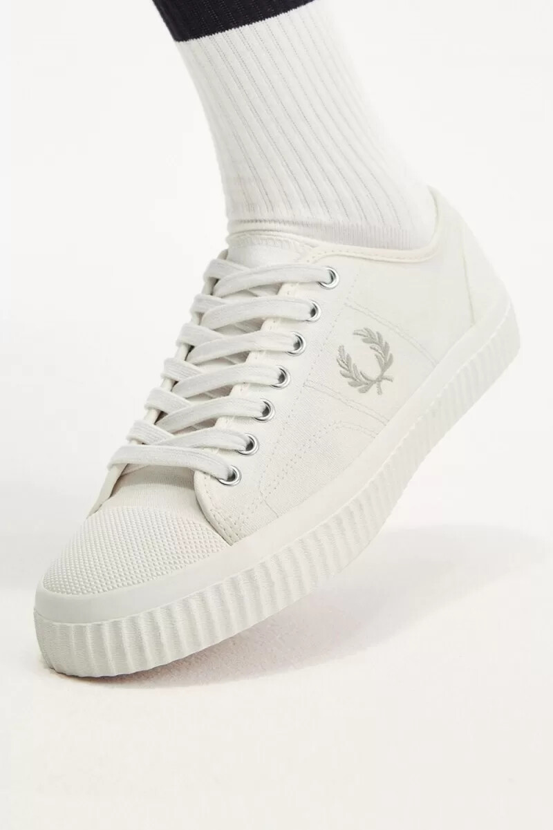 fred perry low hughes herren-sneaker hellbeige haferflocken