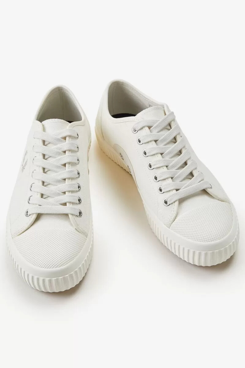 fred perry low hughes herren-sneaker hellbeige haferflocken