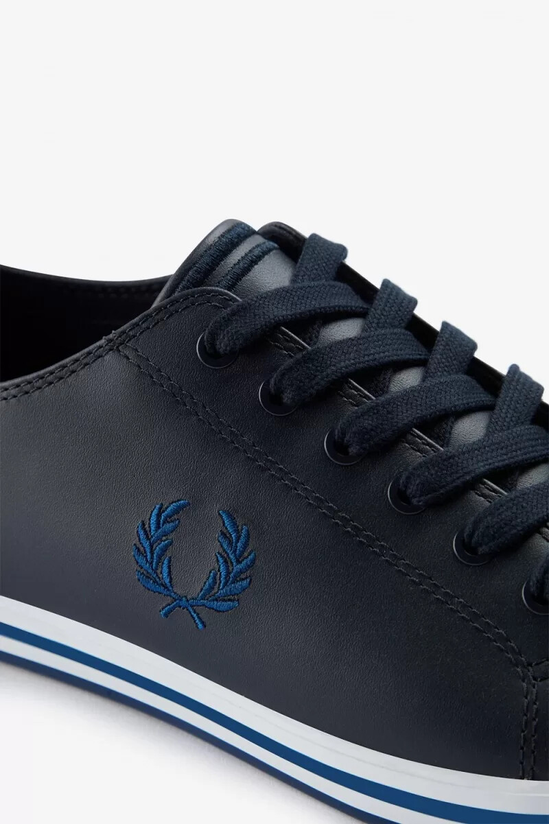 fred perry kingston herren-sneaker marineblau mit kobaltblauem schattierungsmuster