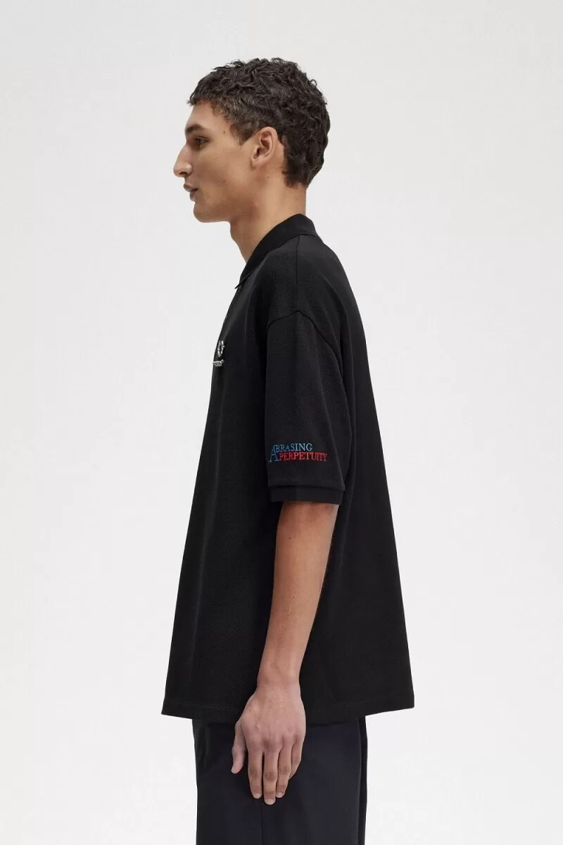 schwarzes fred perry poloshirt für herren mit stickerei