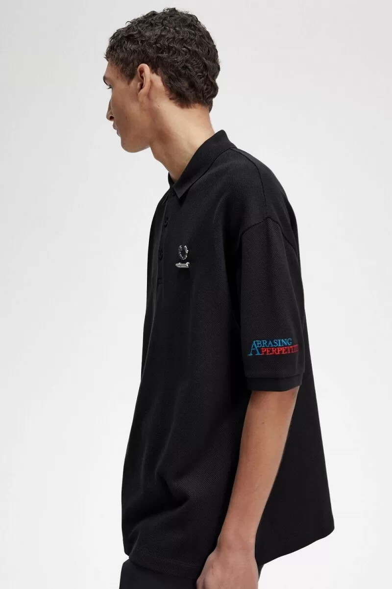 schwarzes fred perry poloshirt für herren mit stickerei