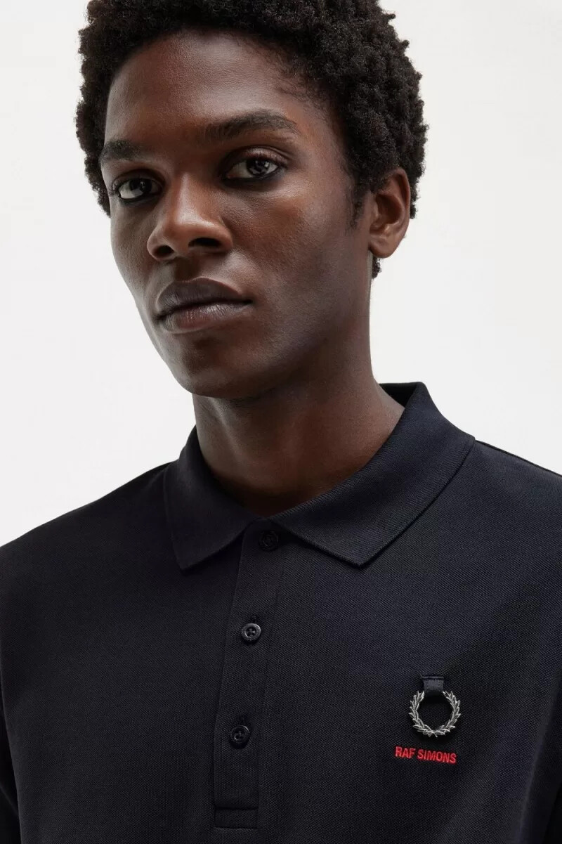 fred perry poloshirt für herren mit bedruckten Ärmeln schwarz