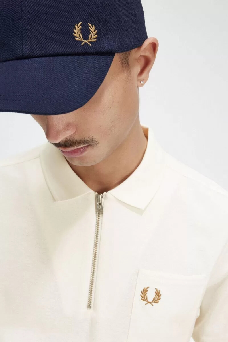 fred perry poloshirt für herren mit strukturierter oberfläche und reißverschlusskragen beige
