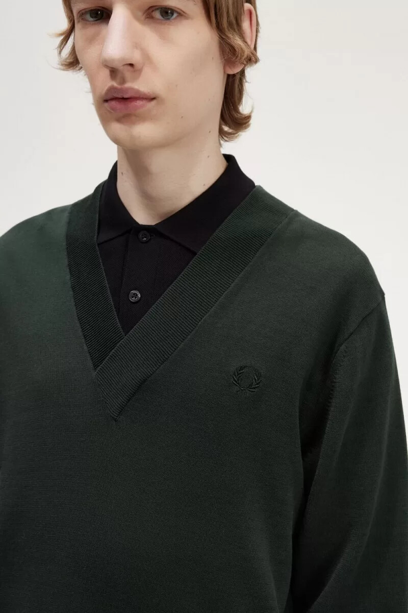 fred perry herrenpullover mit v-ausschnitt nachtgrün