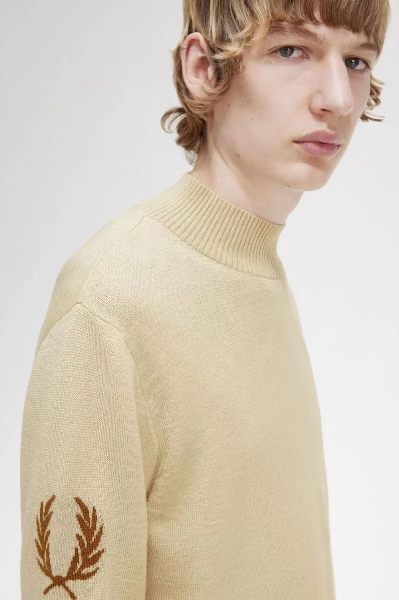 fred perry herrenpullover mit lorbeerkranz und stehkragen farbe haferflocken