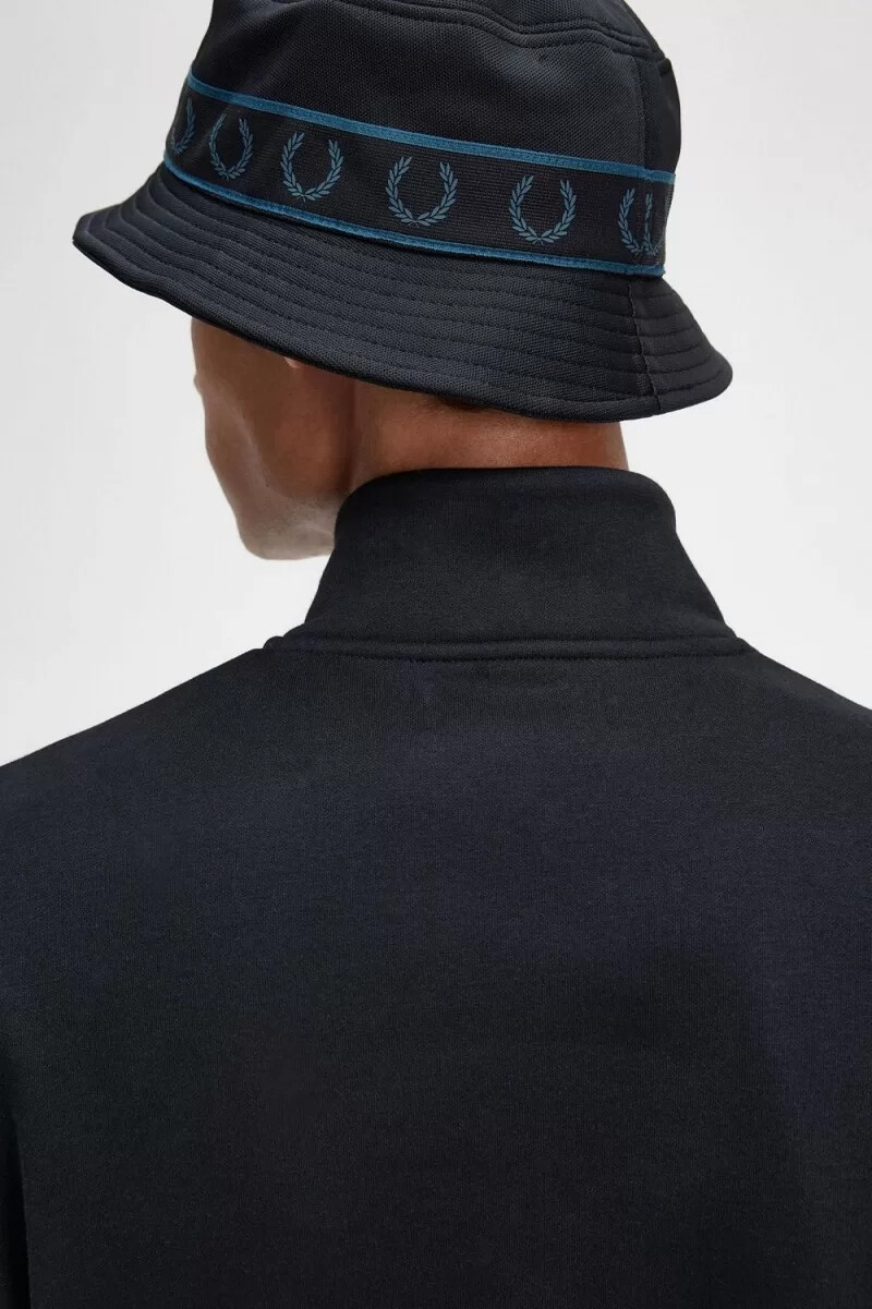 fred perry herren-sweatshirt mit halbem reißverschluss und stickerei schwarz