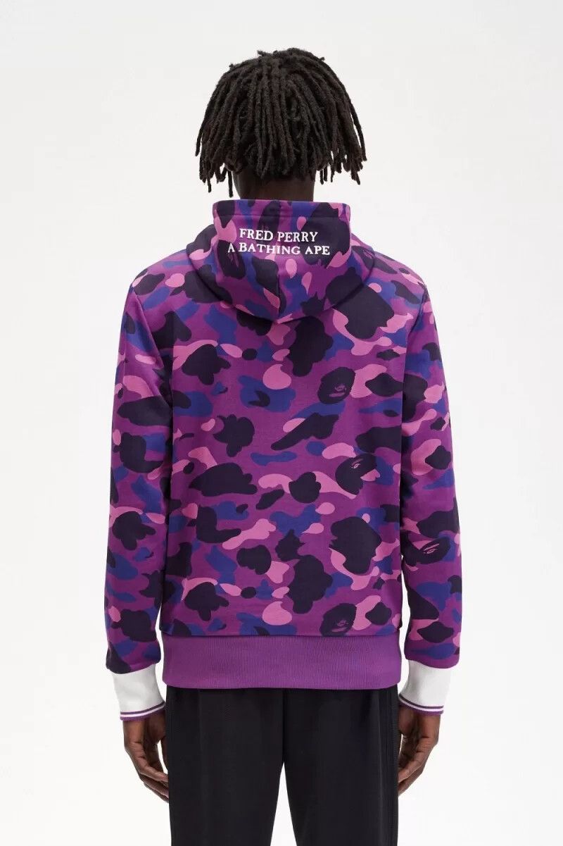 fred perry herren-sweatshirt mit kapuze in camouflage-optik lila