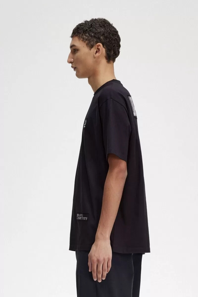 fred perry herren-t-shirt mit aufdruck und lockerer passform schwarz