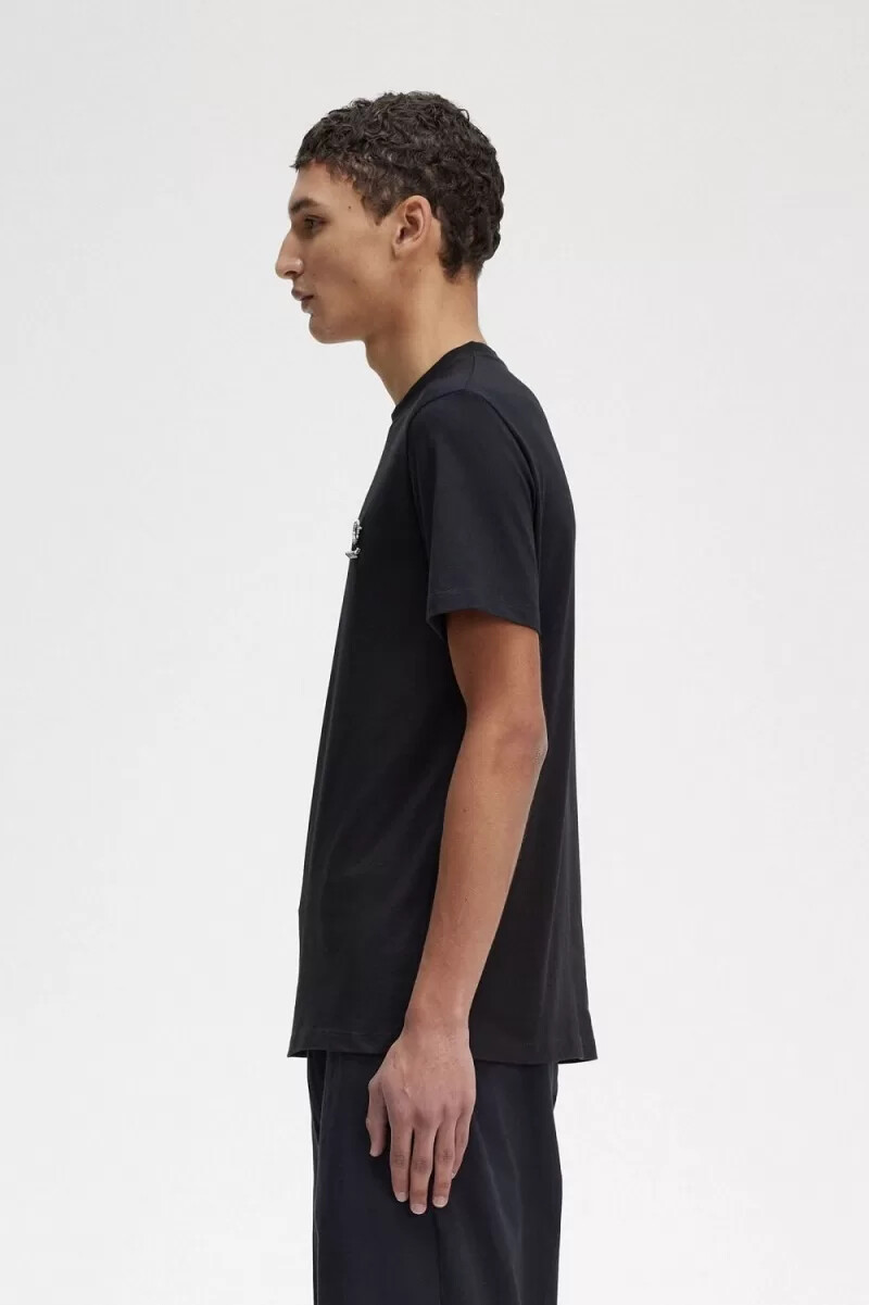 fred perry emaille-anstecknadel für herren-t-shirt schwarz