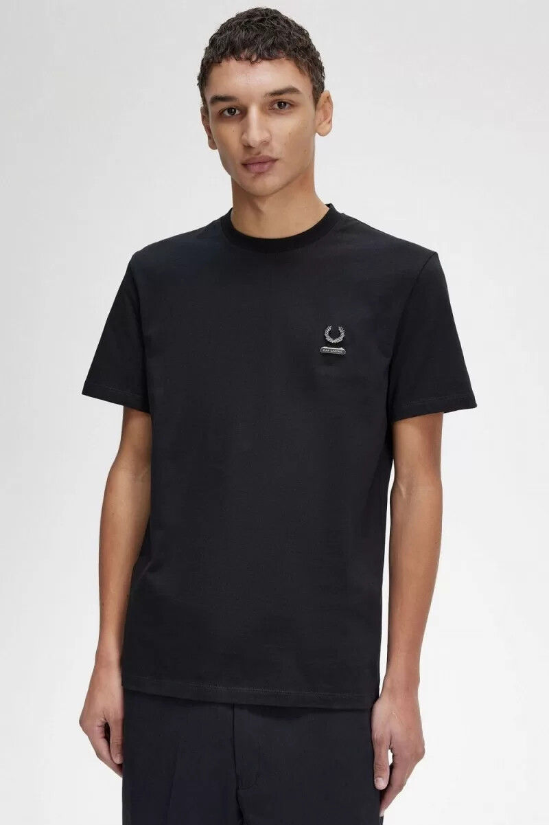 fred perry emaille-anstecknadel für herren-t-shirt schwarz