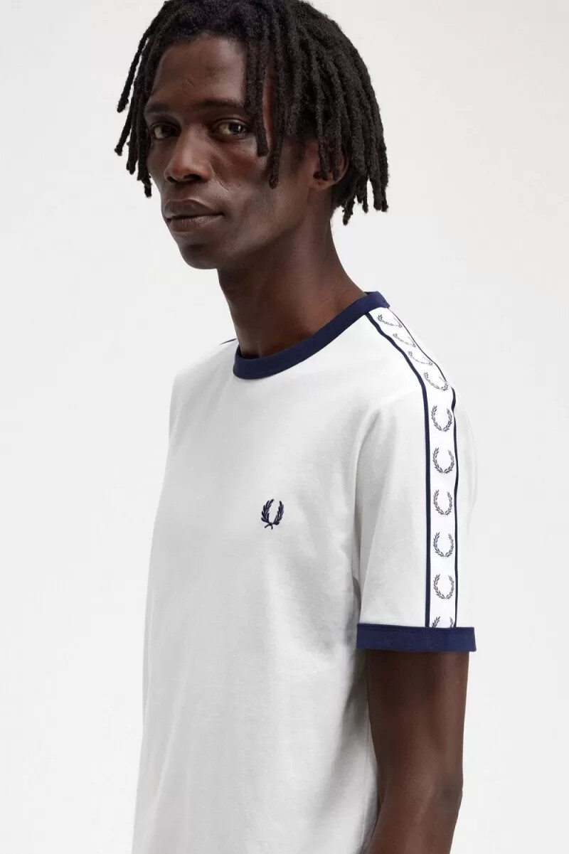 fred perry herren-t-shirt mit abgesetztem ringermuster schneewittchen