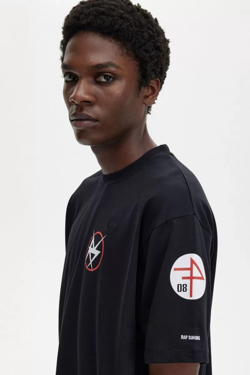fred perry bedrucktes herren-t-shirt schwarz