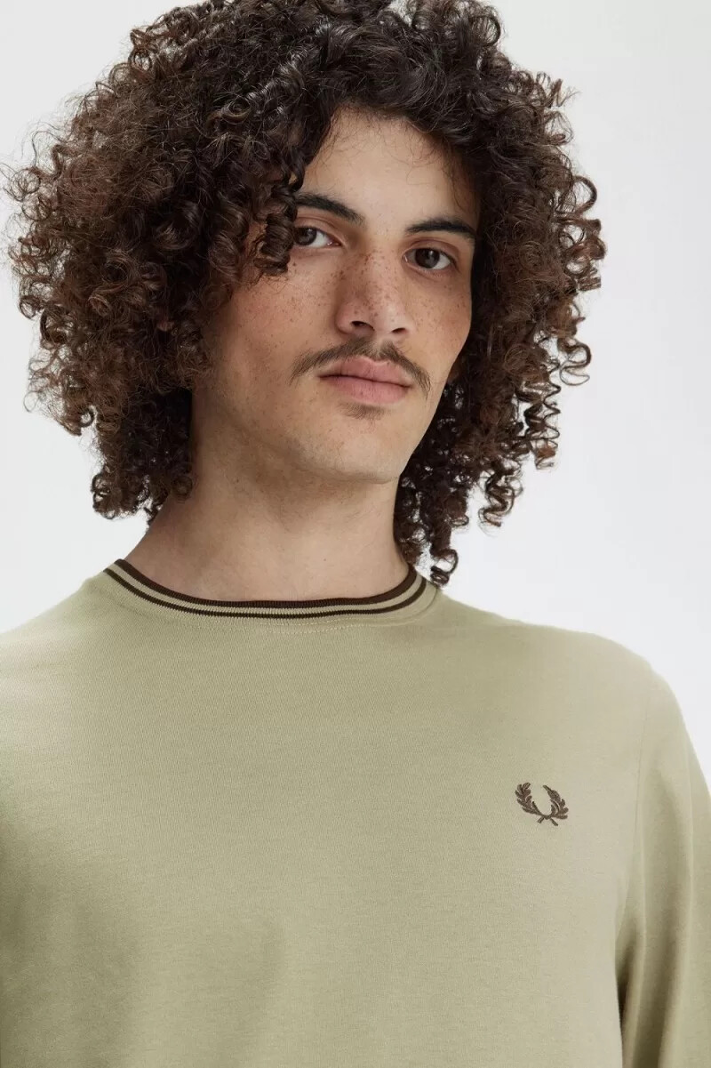fred perry twin tipped herren-t-shirt warmgrau dunkelrot
