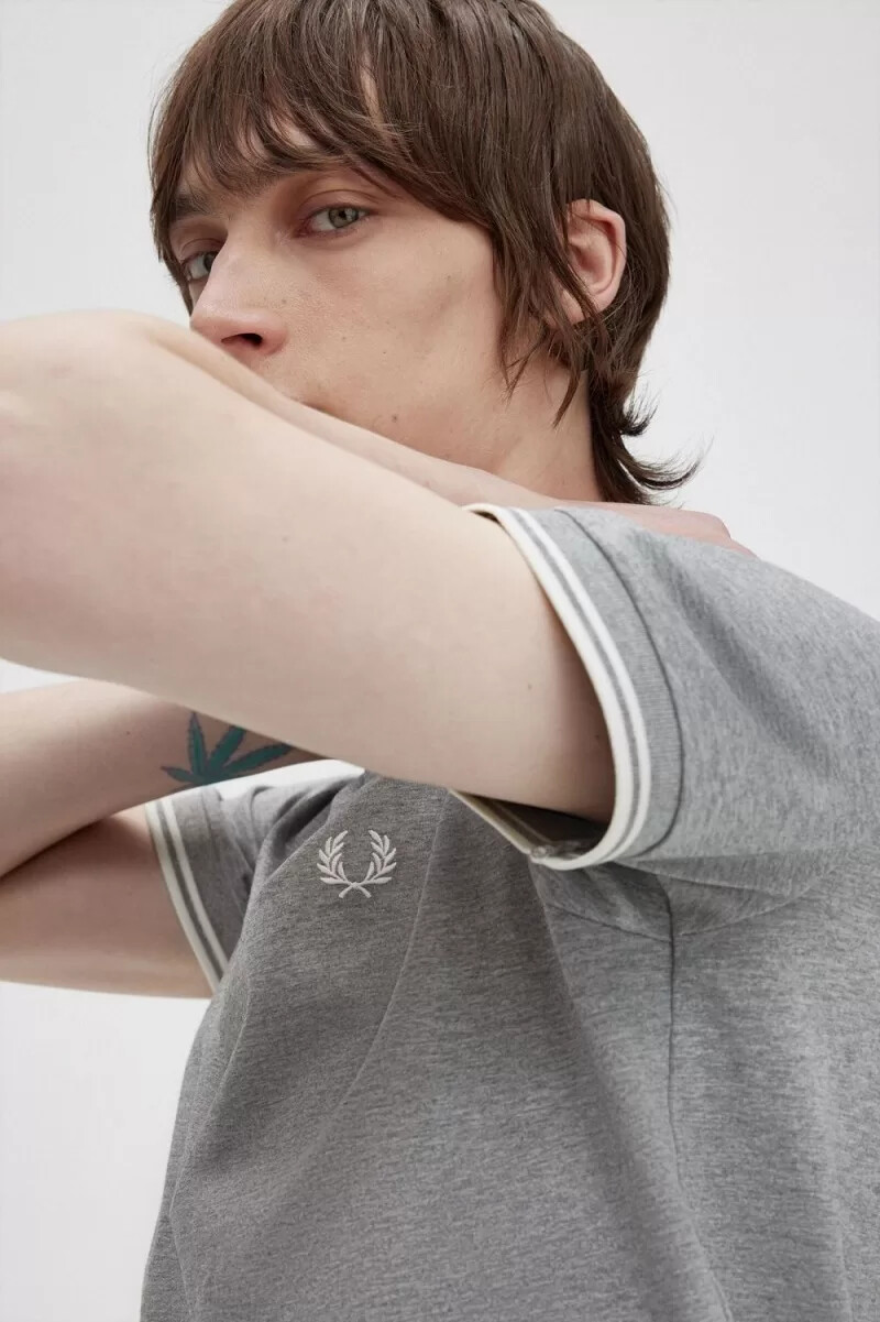 fred perry twin tipped herren-t-shirt grau