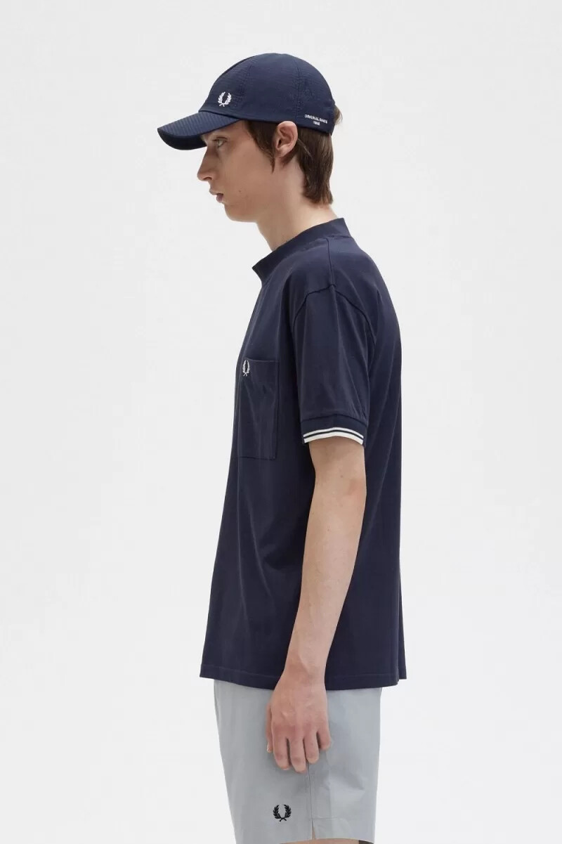fred perry herren-t-shirt mit farbtupfern an den Ärmeln marineblau