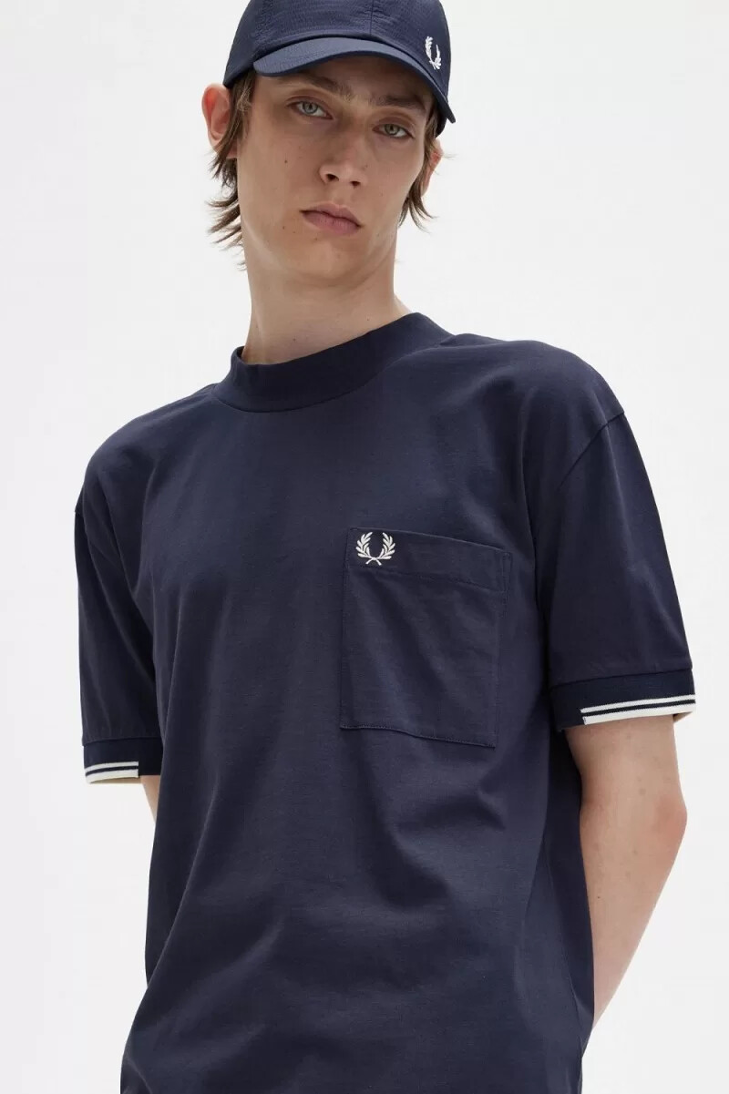 fred perry herren-t-shirt mit farbtupfern an den Ärmeln marineblau