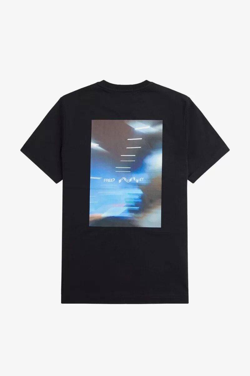 fred perry herren-t-shirt mit abstraktem grafikmuster schwarzweiß