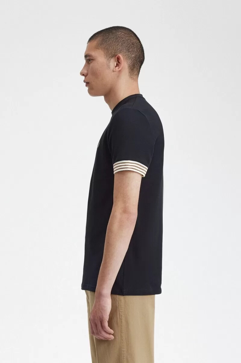 fred perry herren-t-shirt mit streifen am bündchen schwarz