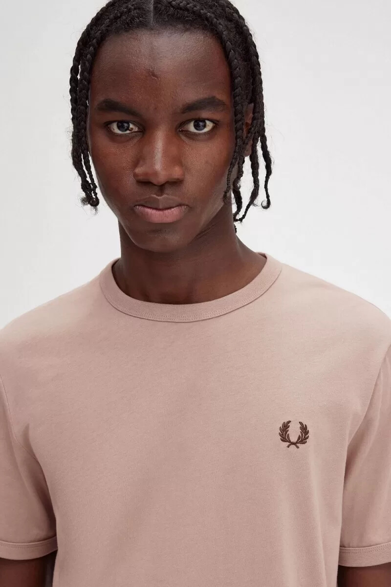 fred perry ringer herren-t-shirt dunkelrosa