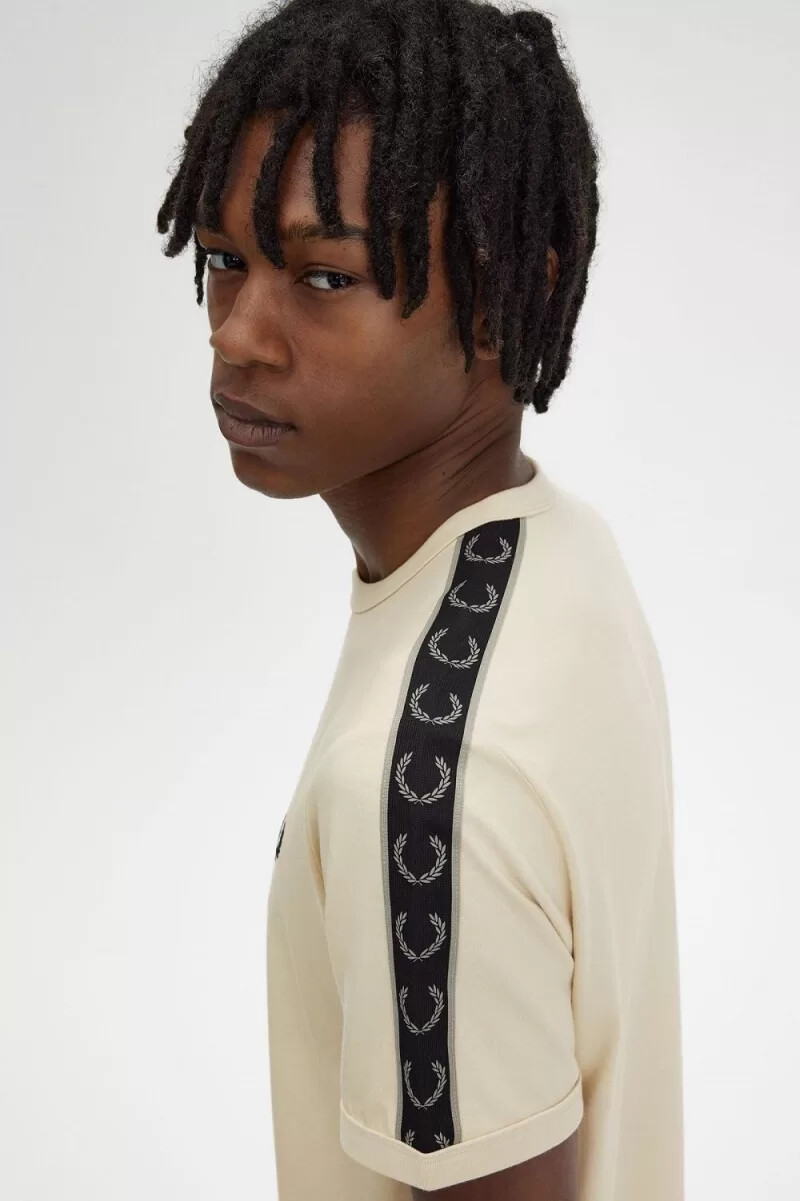 fred perry herren-t-shirt mit kontrastband farbe haferflocken warmgrau