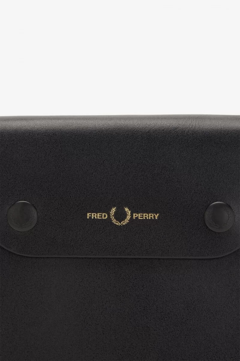 fred perry herrenhandtaschen aus poliertem leder schwarz